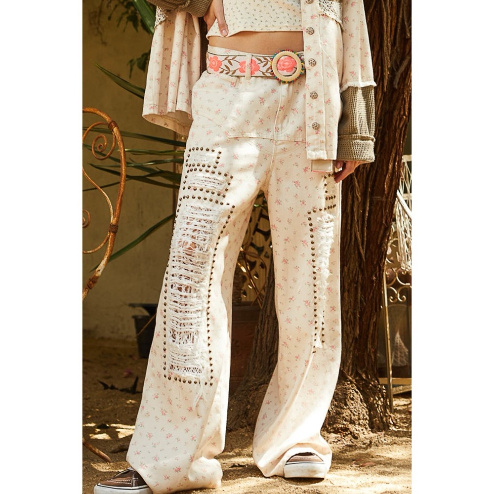 POL Cream Floral Studded Distressed Straight Leg Denim Jeans - Picture 6 of 7